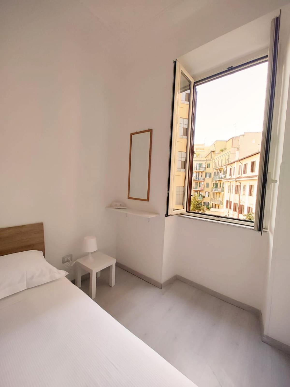 Vivirome - 2 Bedrooms Apartment - San Giovanni エクステリア 写真
