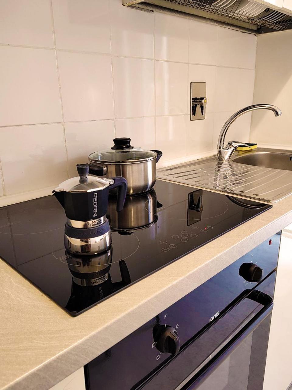 Vivirome - 2 Bedrooms Apartment - San Giovanni エクステリア 写真