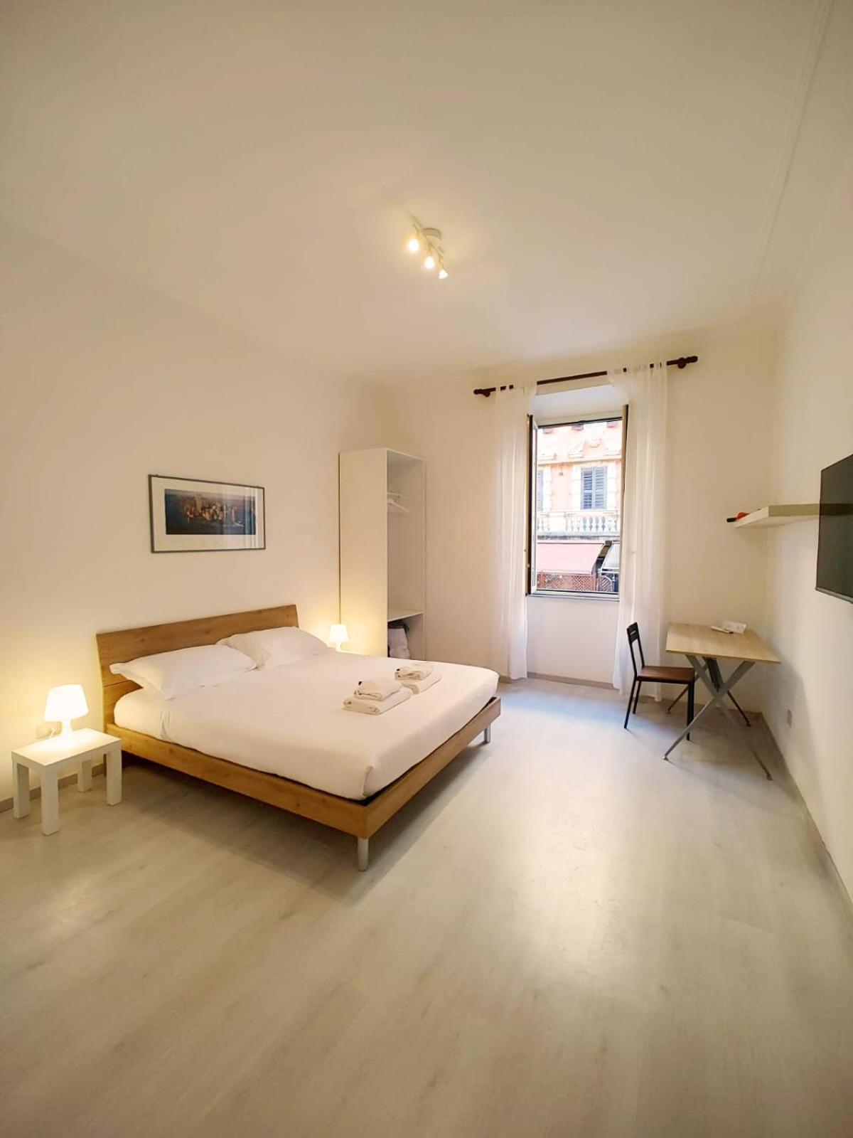Vivirome - 2 Bedrooms Apartment - San Giovanni エクステリア 写真