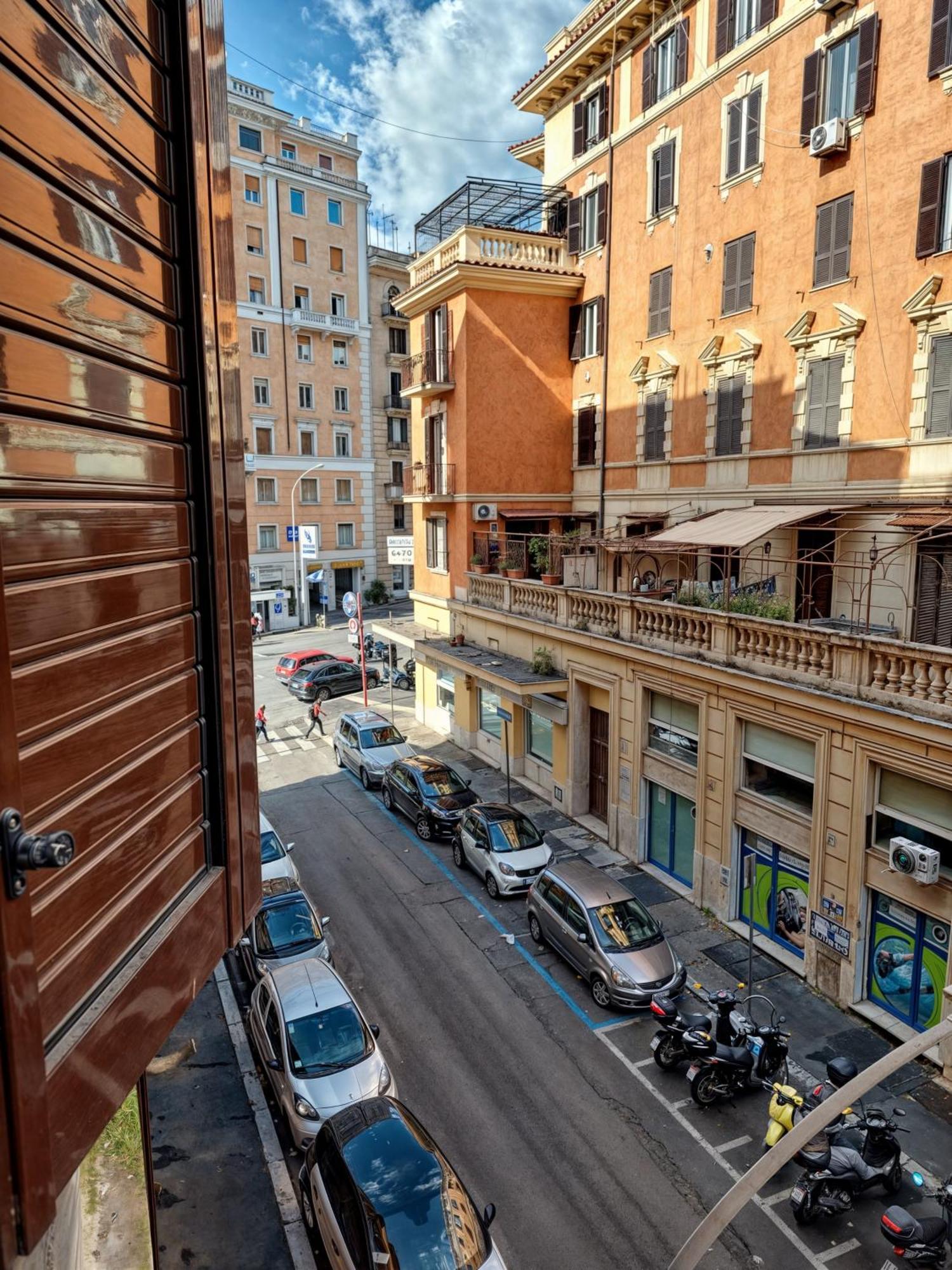 Vivirome - 2 Bedrooms Apartment - San Giovanni エクステリア 写真